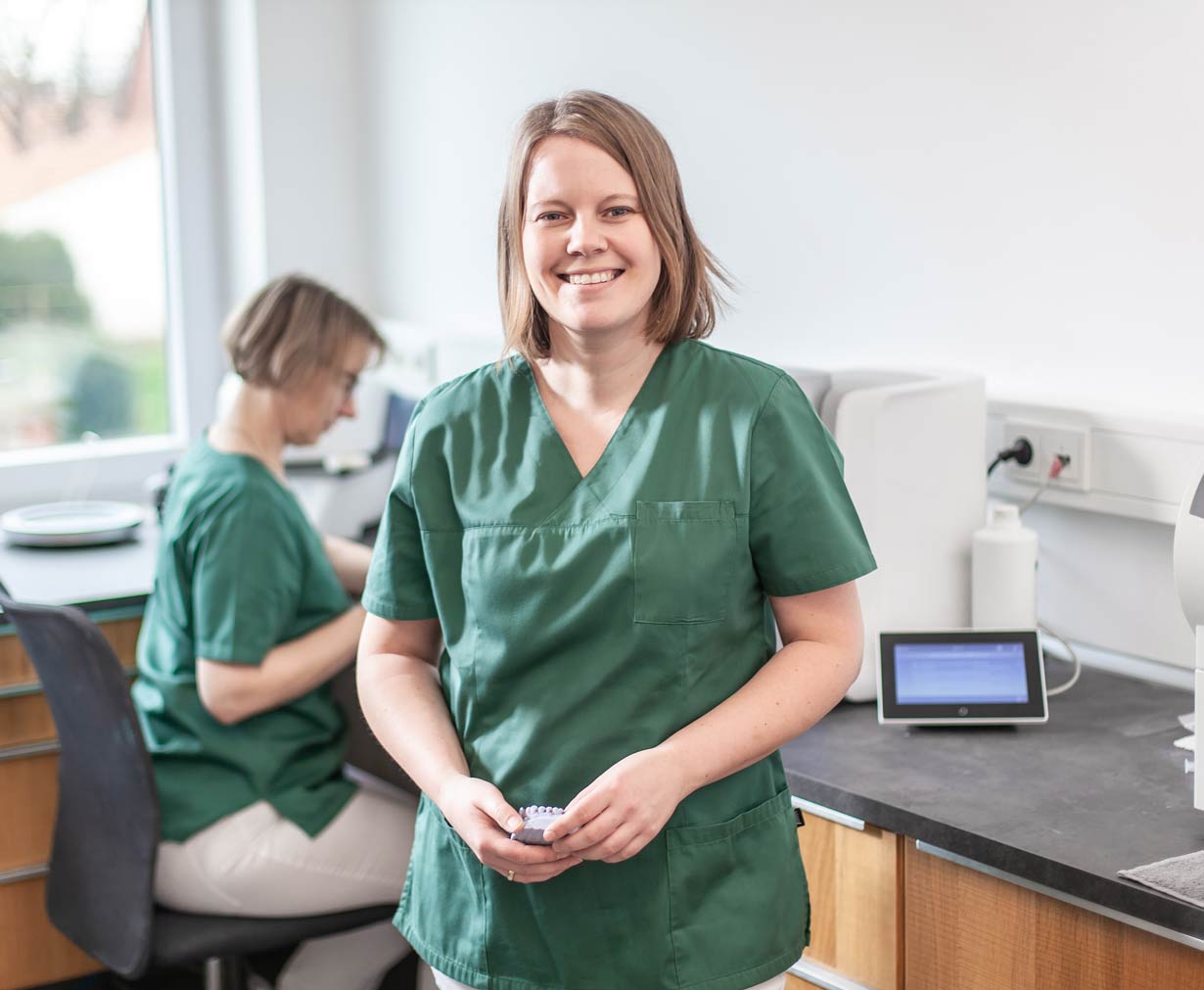 Laborleiterin und Zahntechnikerin Daniela Fleige in unserem Dentallabor